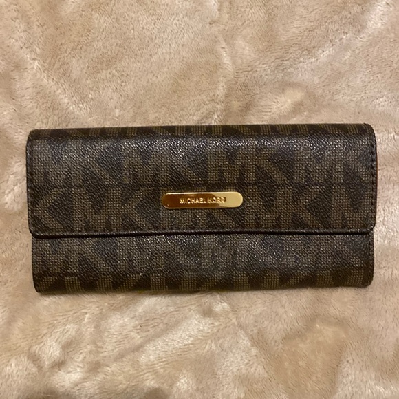 Michael Kors Handbags - Michael Kors Wallet